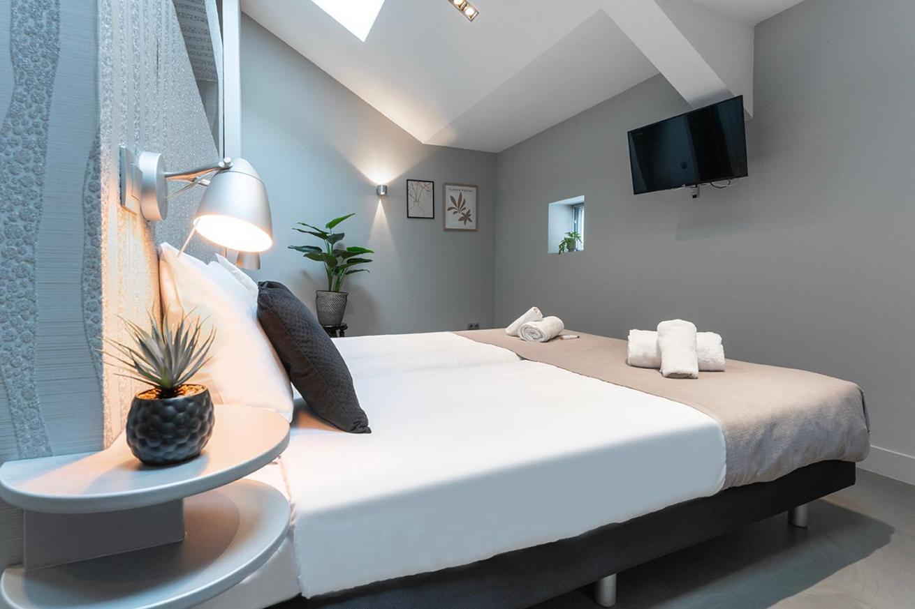 Suite With Wellness Nextdoor And Kitchen Access Oss Exterior foto