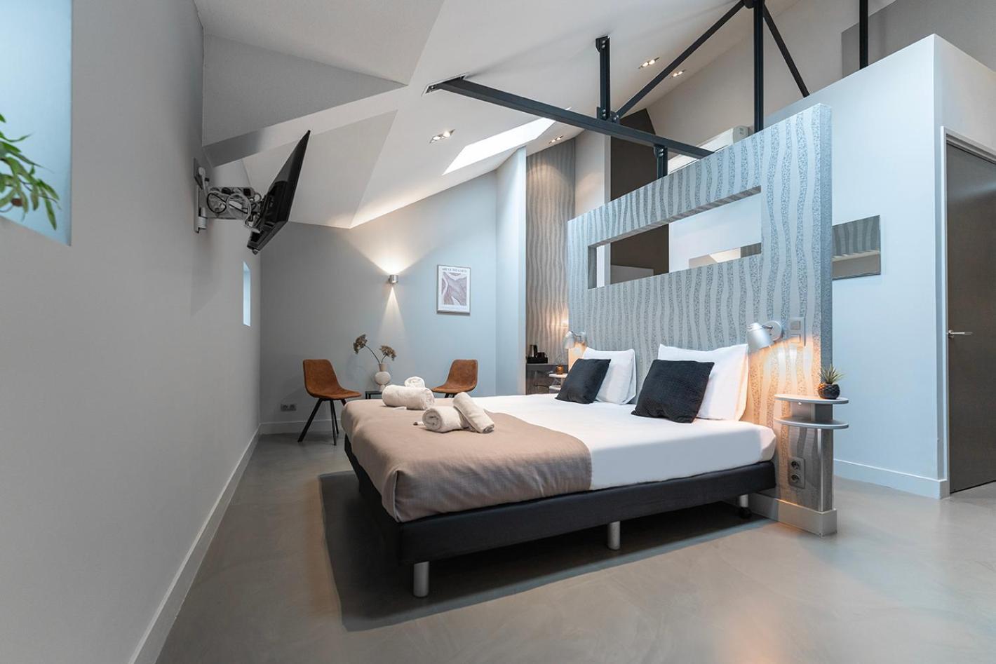 Suite With Wellness Nextdoor And Kitchen Access Oss Exterior foto