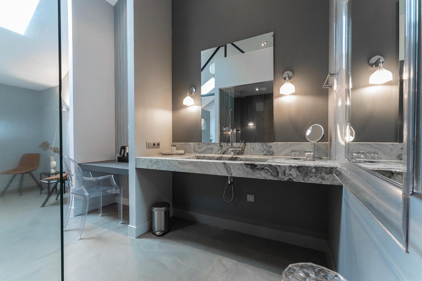 Suite With Wellness Nextdoor And Kitchen Access Oss Exterior foto