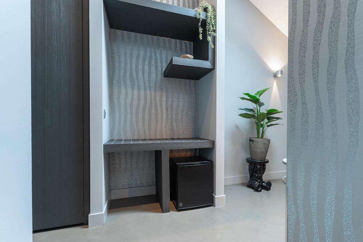Suite With Wellness Nextdoor And Kitchen Access Oss Exterior foto