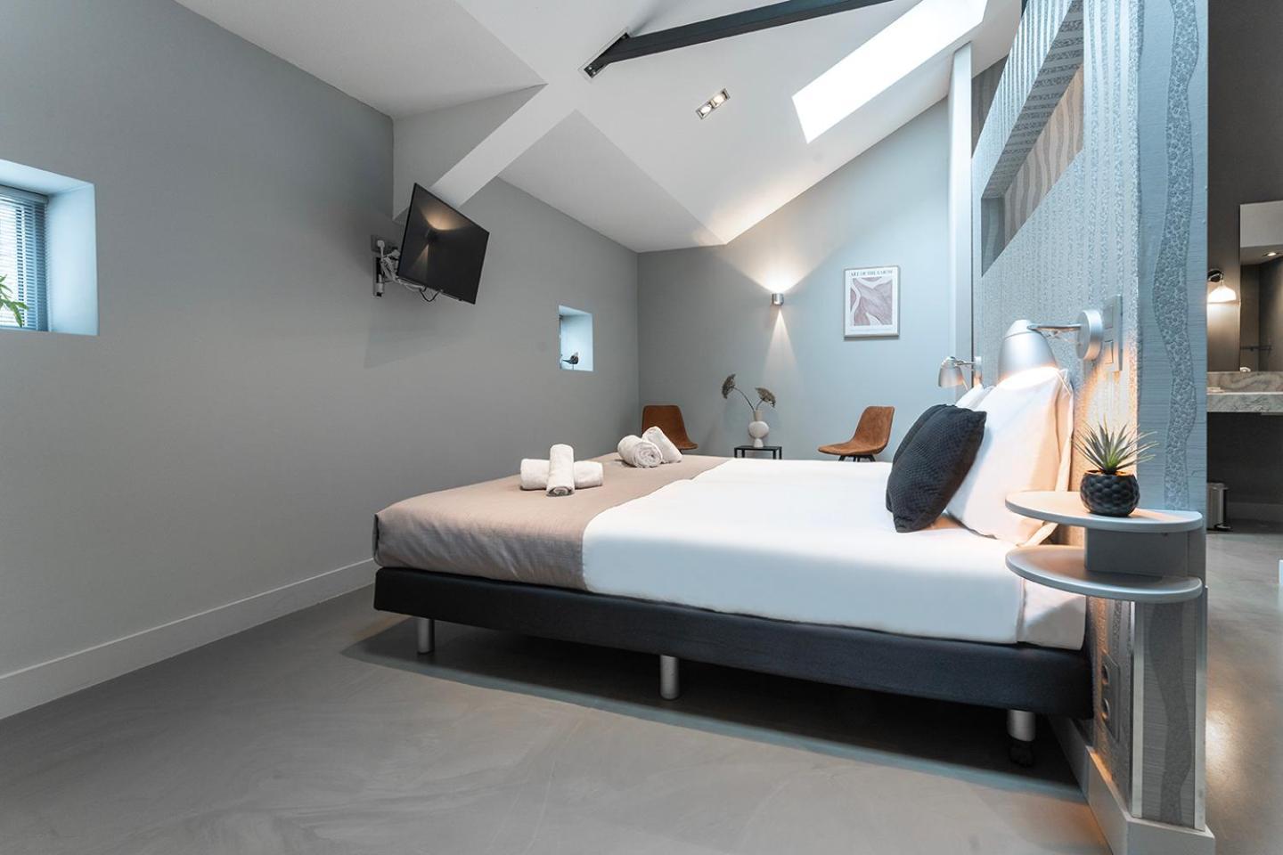 Suite With Wellness Nextdoor And Kitchen Access Oss Exterior foto